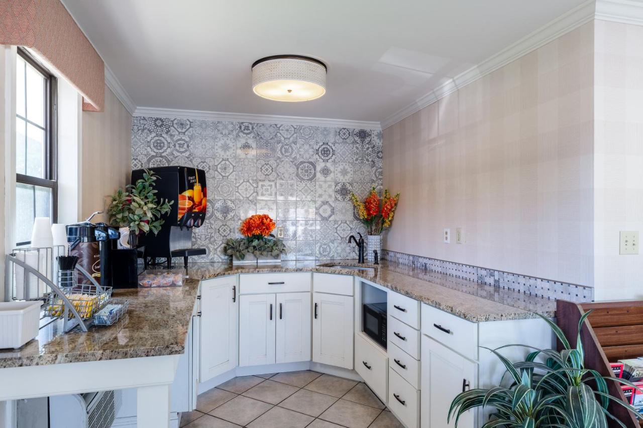 | Knights Inn North Attleboro