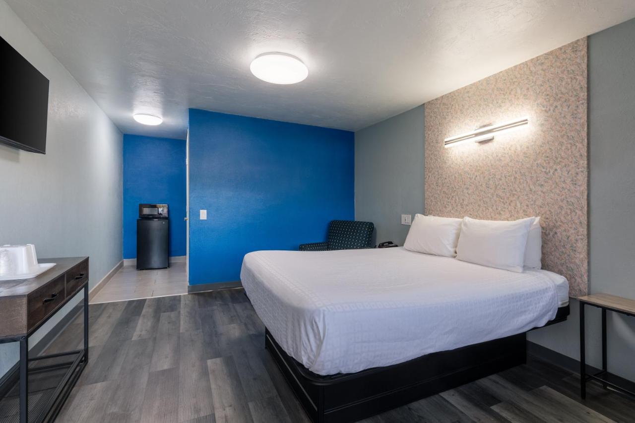 | Knights Inn North Attleboro