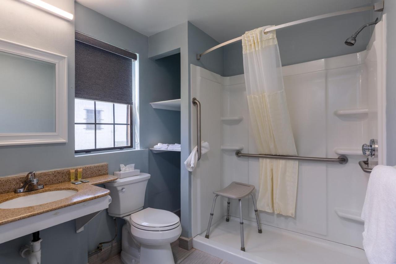 | Knights Inn North Attleboro