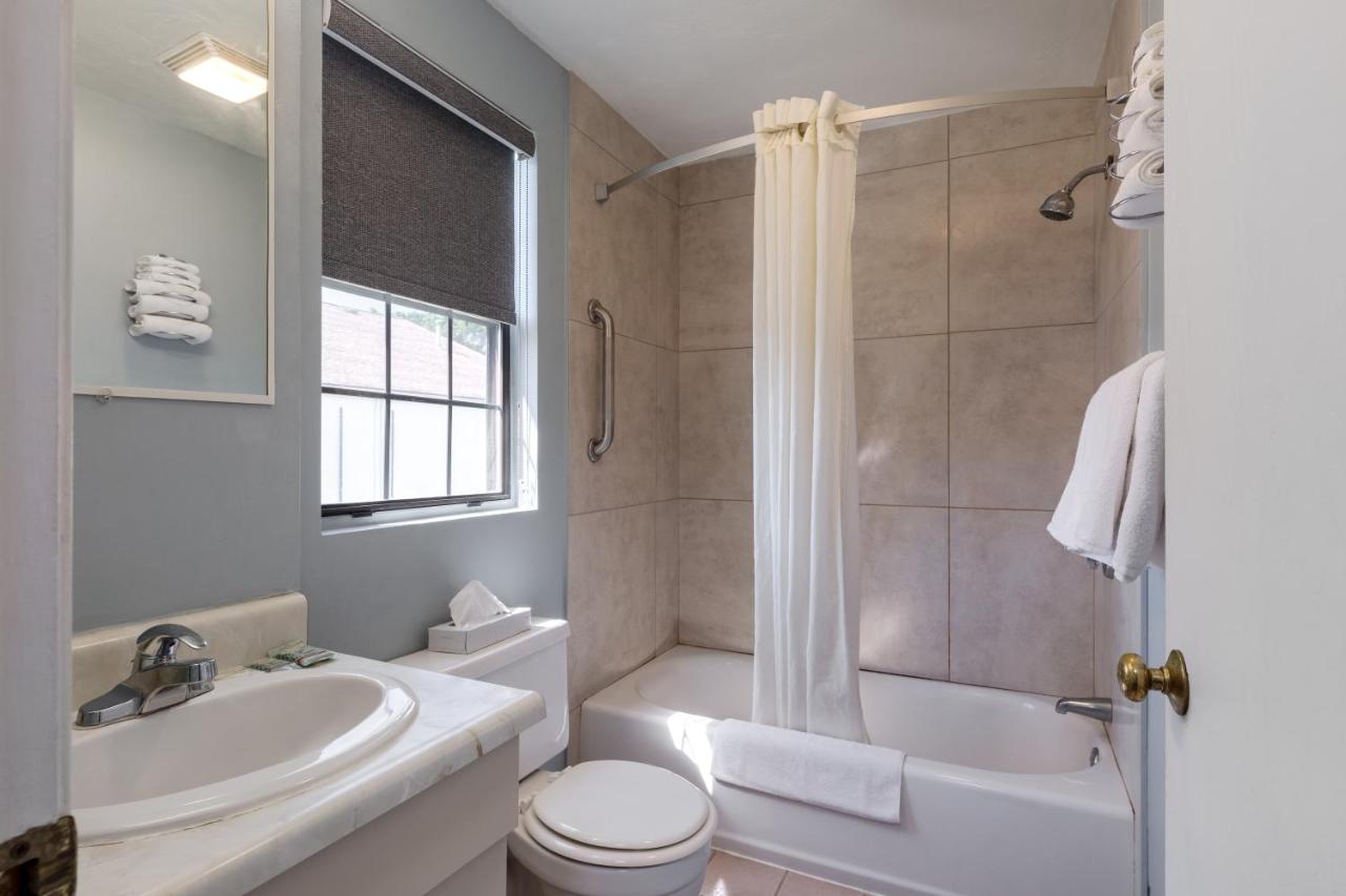 | Knights Inn North Attleboro