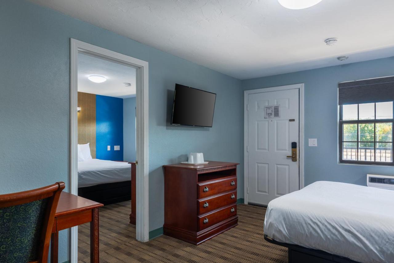 | Knights Inn North Attleboro