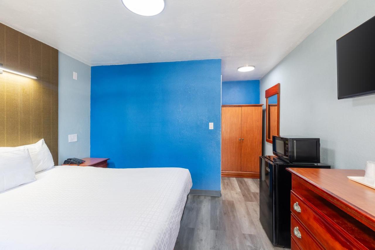 | Knights Inn North Attleboro