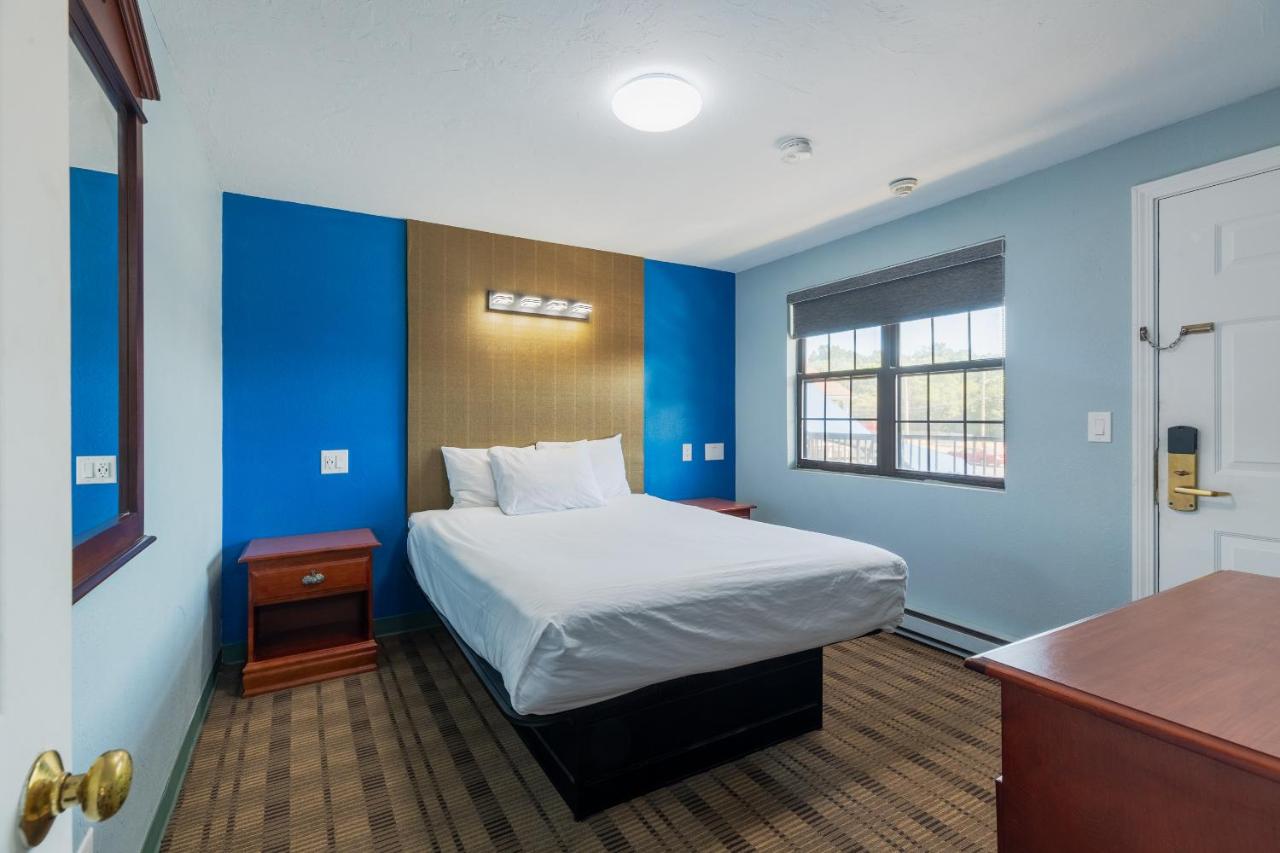 | Knights Inn North Attleboro