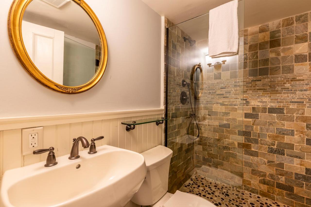  | The White House Inn