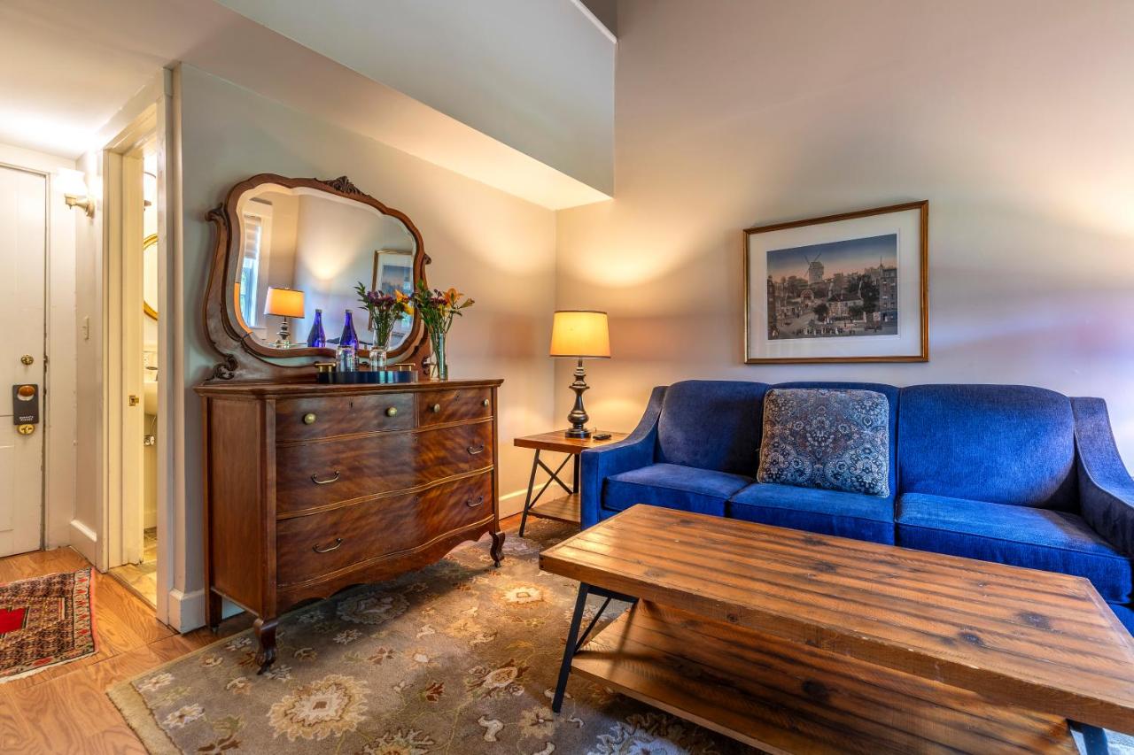  | The White House Inn