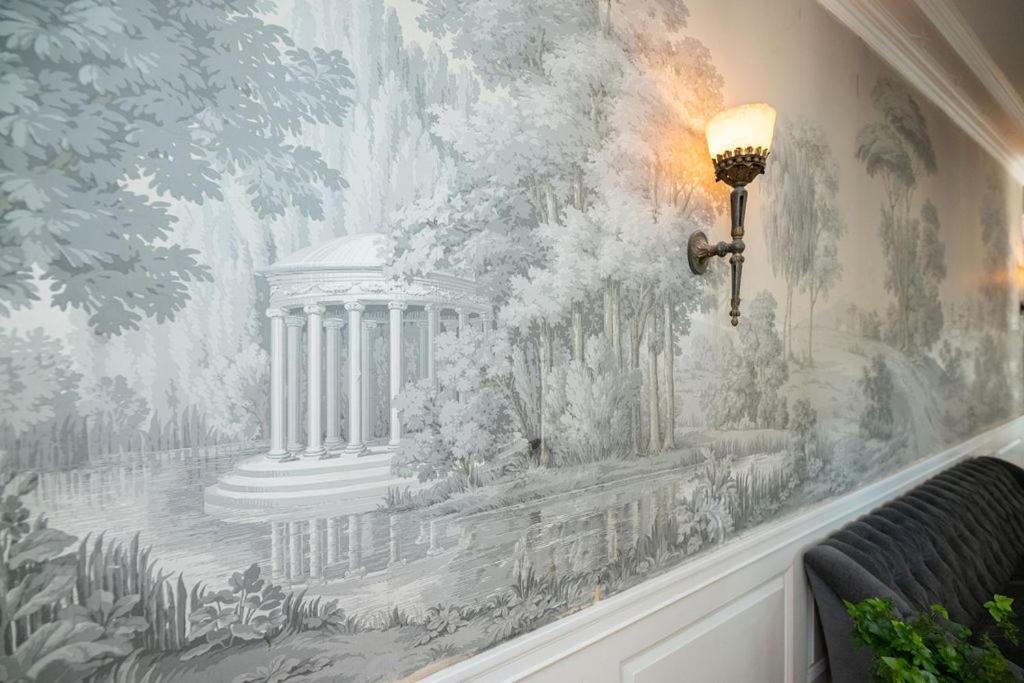  | The White House Inn
