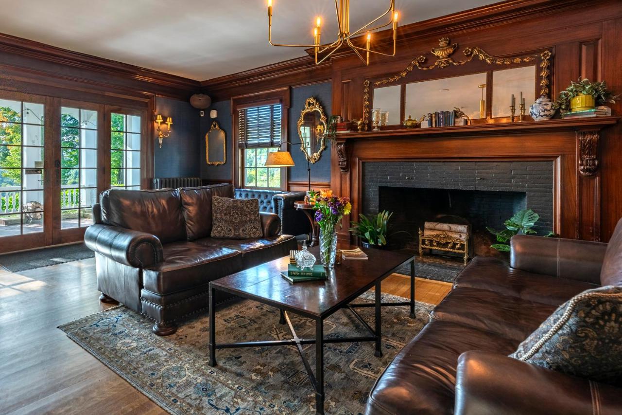  | The White House Inn