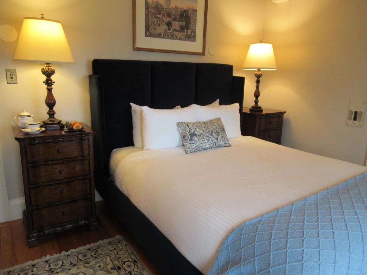  | The White House Inn