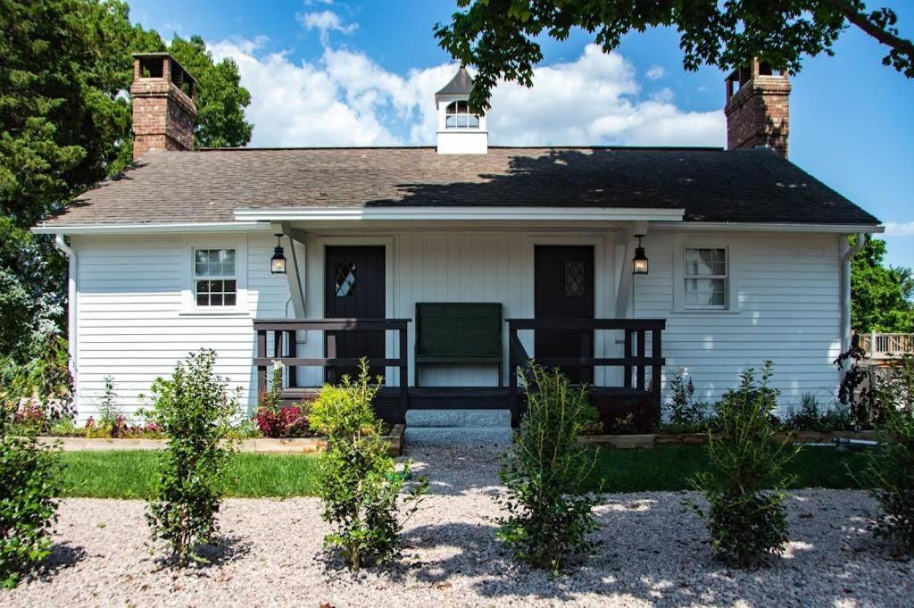 | Shelter Harbor Inn