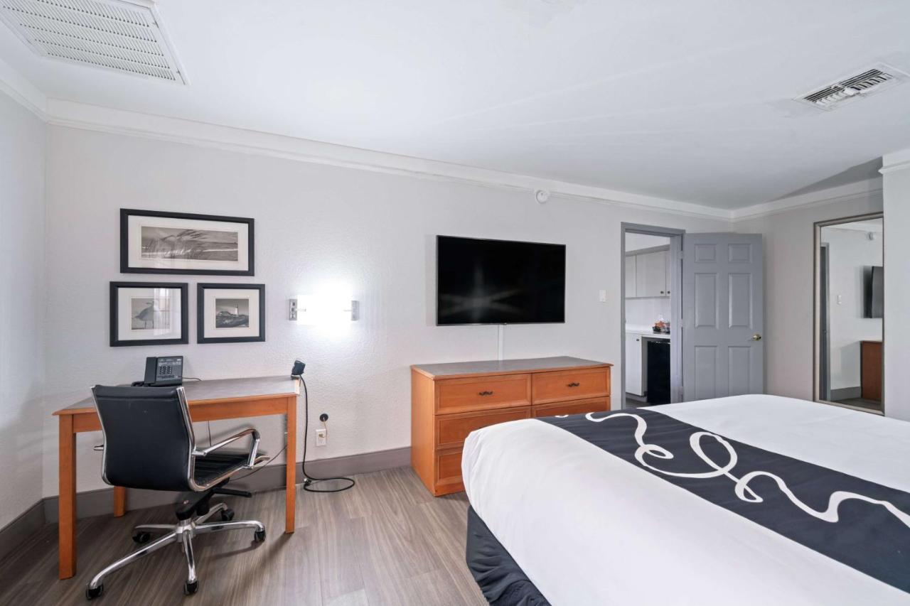 King Suite - Non-Smoking at La Quinta Inn by Wyndham Corpus Christi North