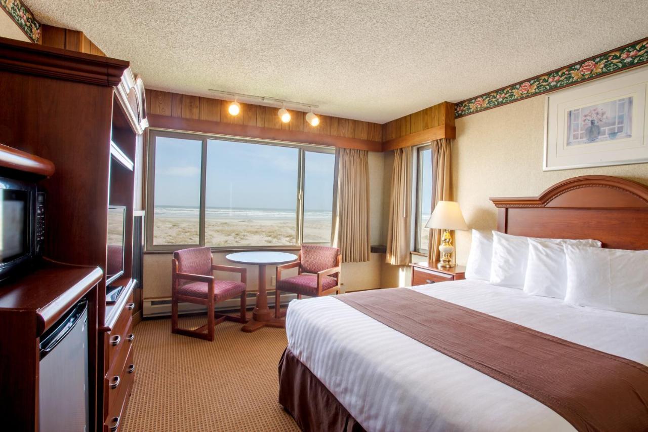 | Ebb Tide Oceanfront Inn