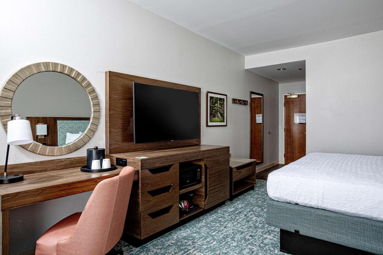 King Room at Hampton Inn & Suites Charleston/West Ashley