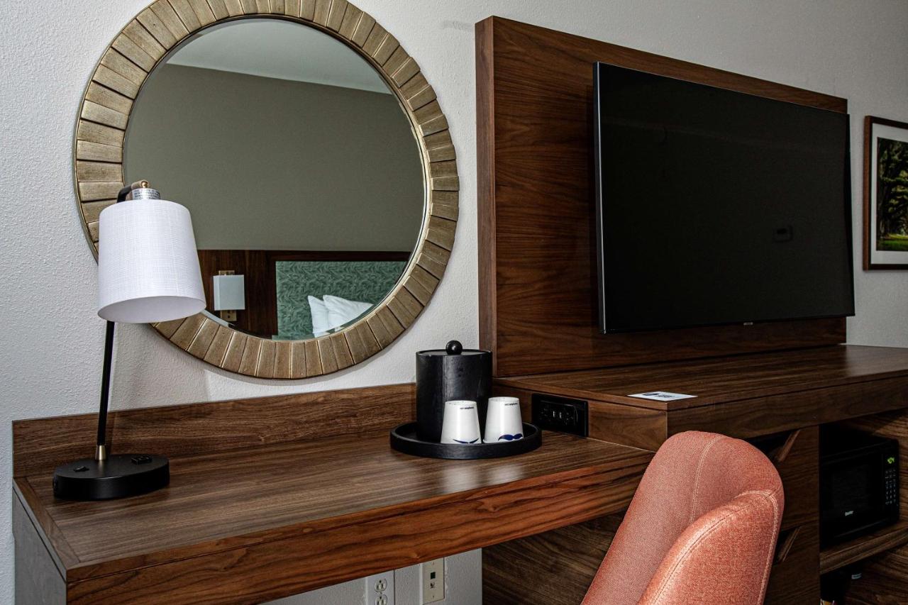King Suite with Whirlpool - Non-Smoking at Hampton Inn & Suites Charleston/West Ashley