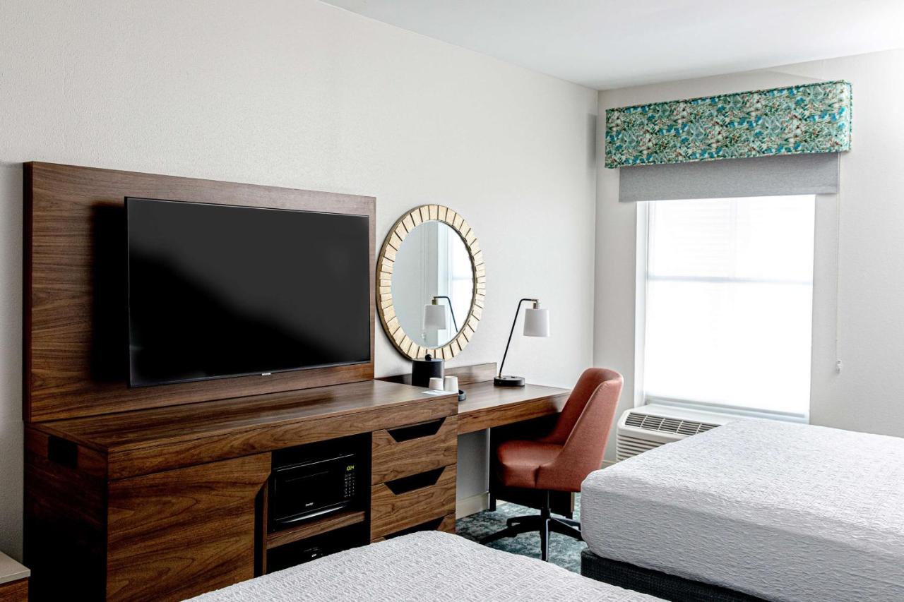 Queen Room with Two Queen Beds at Hampton Inn & Suites Charleston/West Ashley