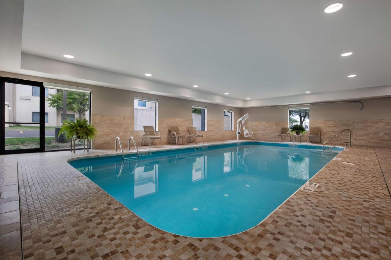 | Hampton Inn & Suites Dayton-Vandalia