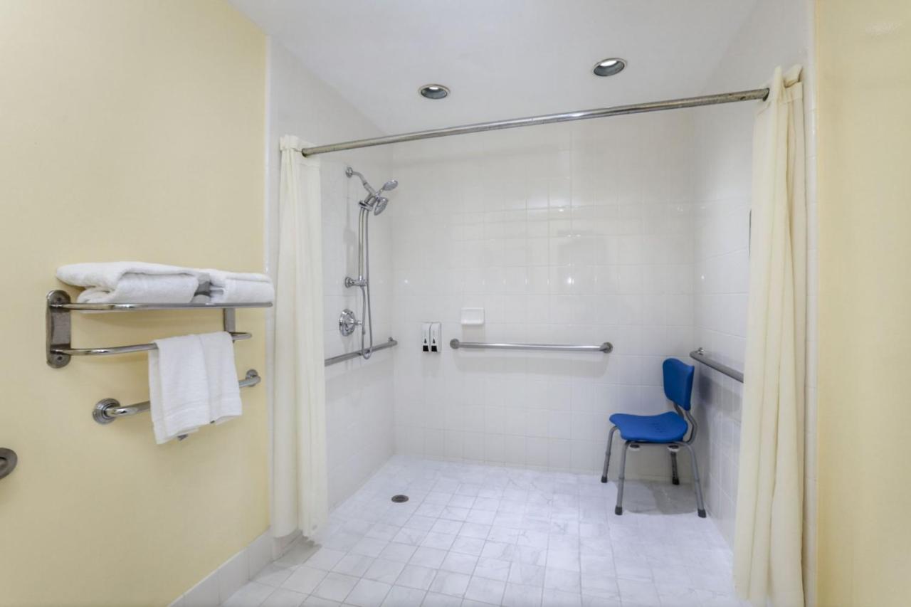 | Campbell Inn Hotel