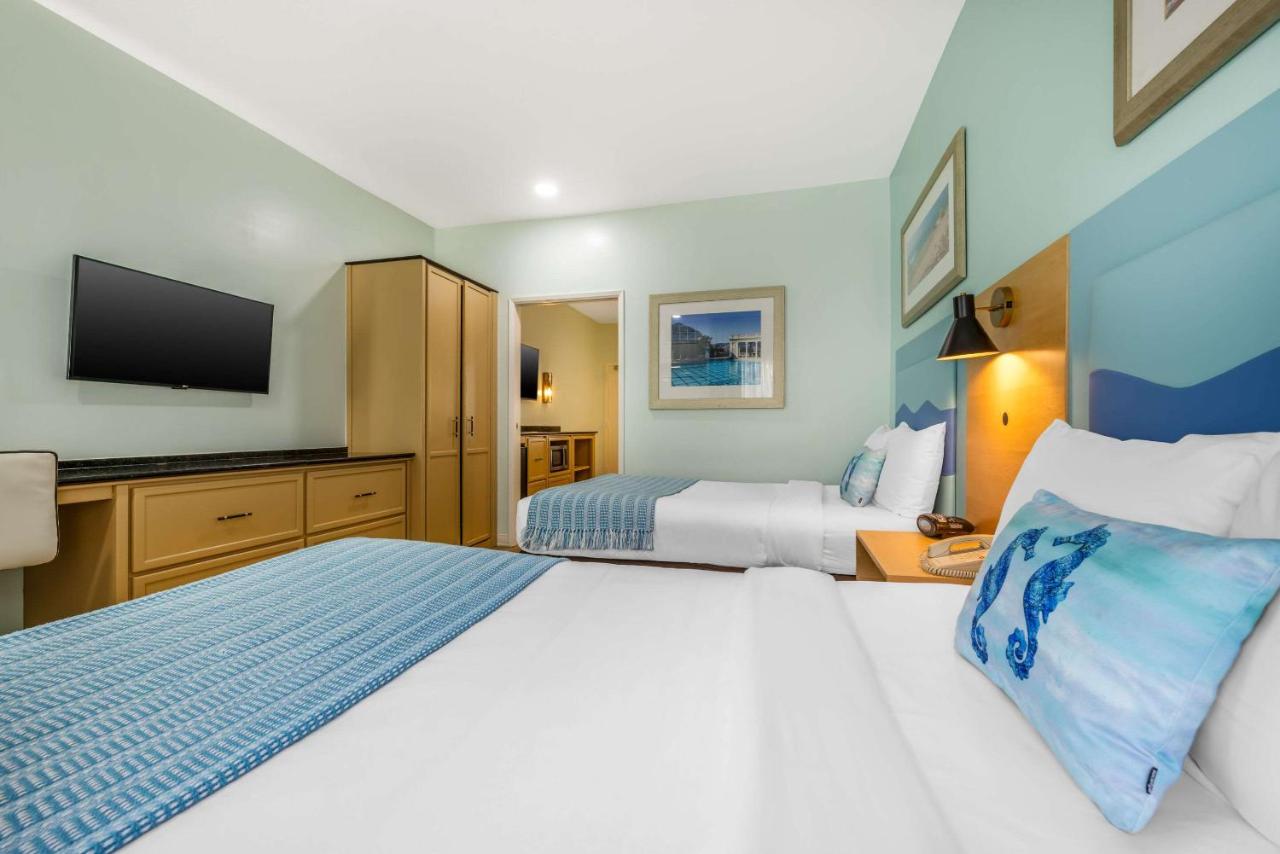 Standard Double Suite with Two Double Beds at Quality Suites Downtown San Luis Obispo