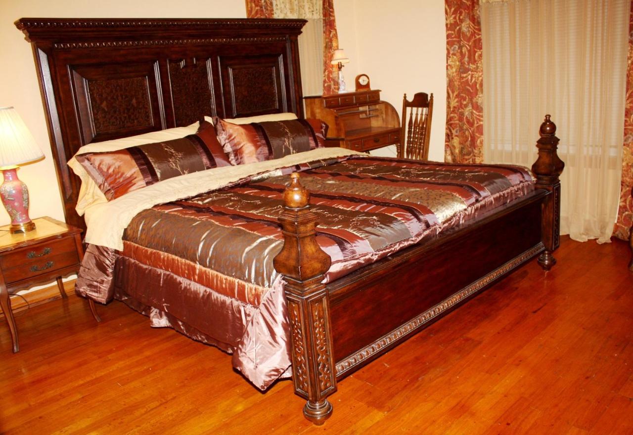 | Alla's Historical Bed and Breakfast, Spa and Cabana