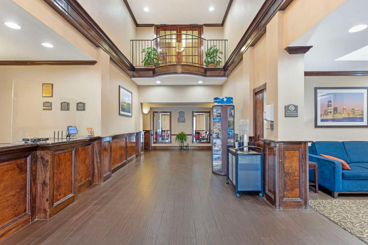 | Comfort Inn & Suites Carneys Point