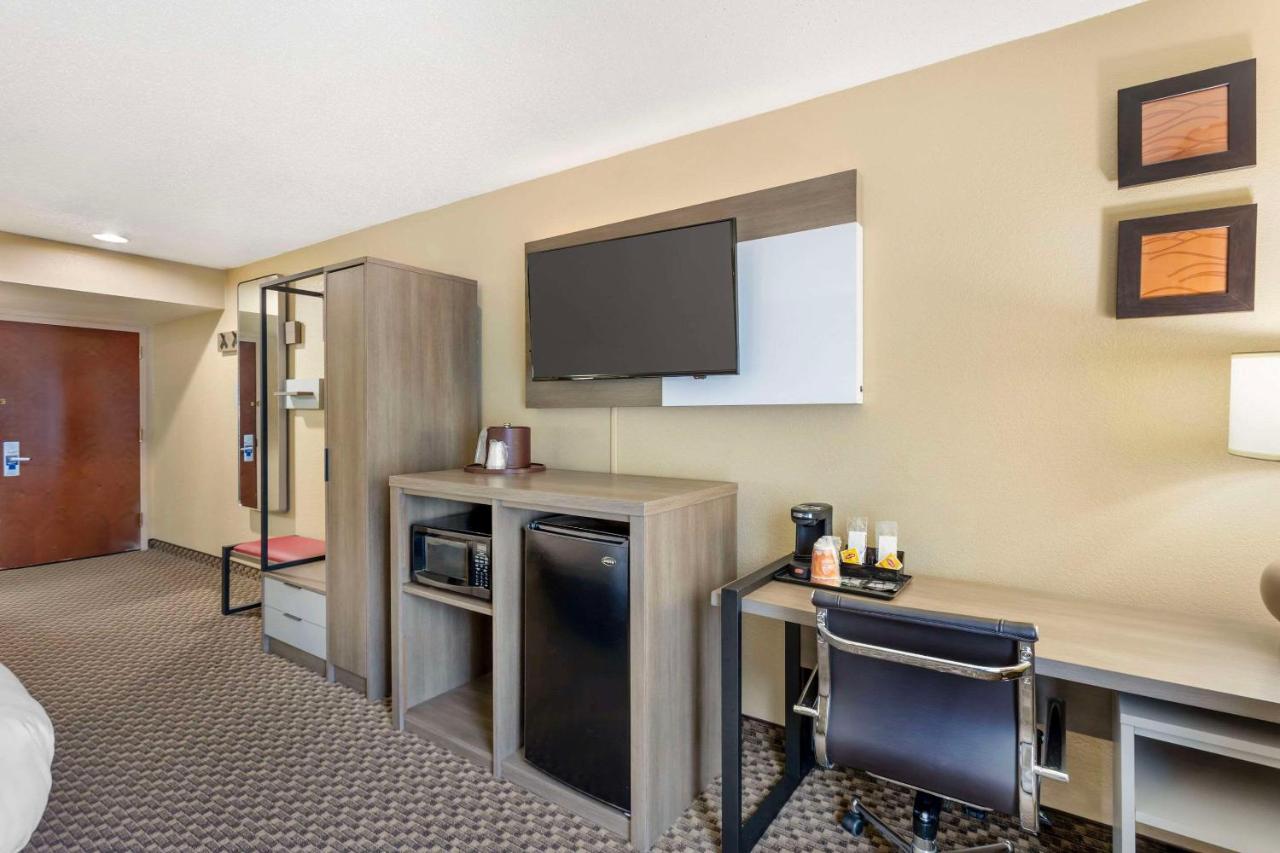 | Comfort Inn & Suites Carneys Point