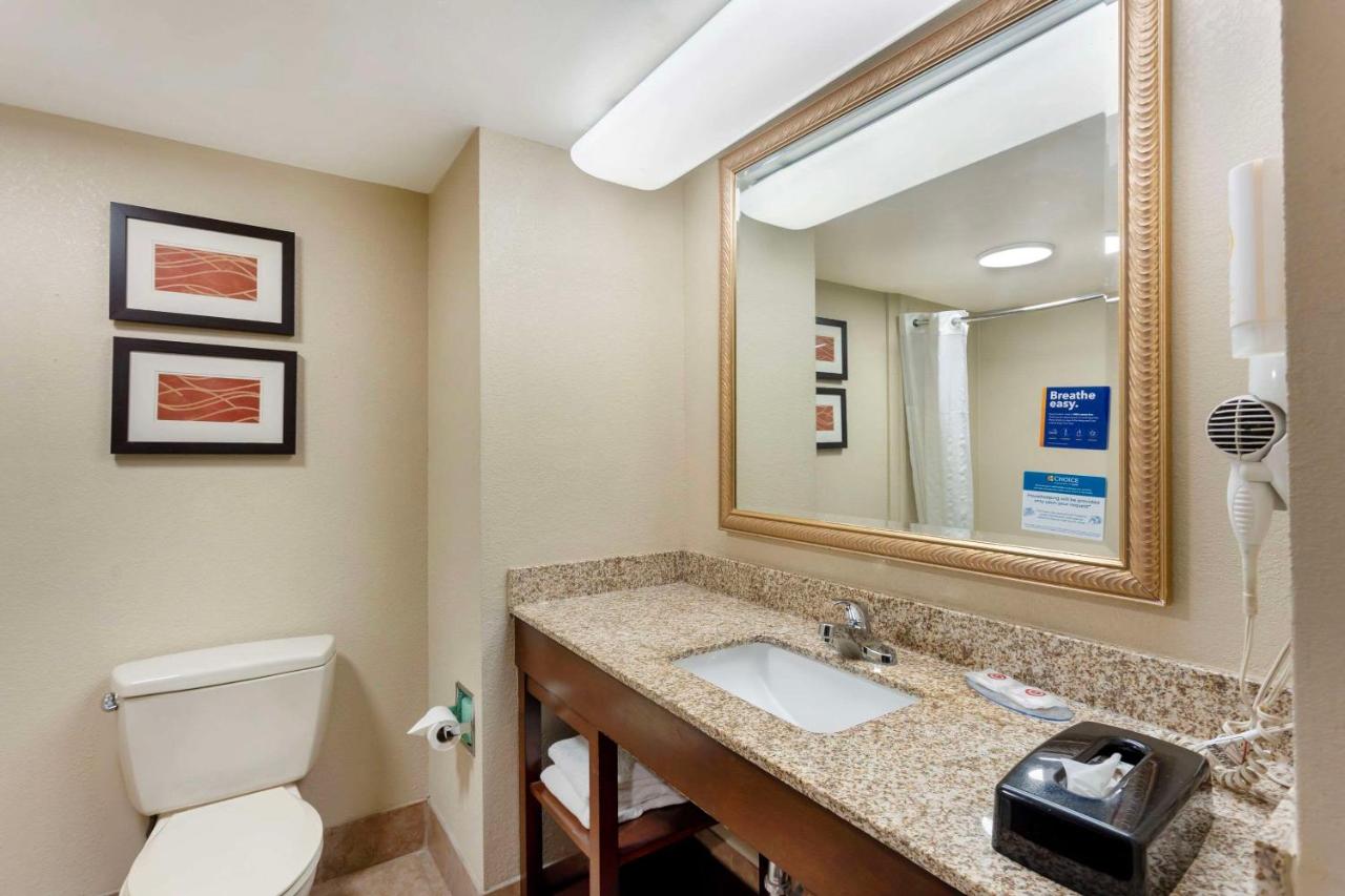 | Comfort Inn & Suites Carneys Point
