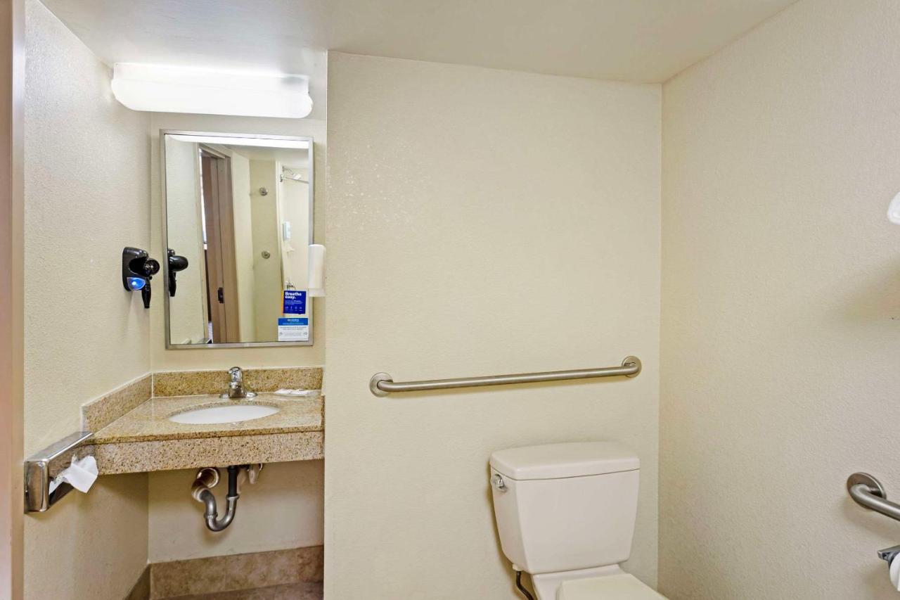 | Comfort Inn & Suites Carneys Point