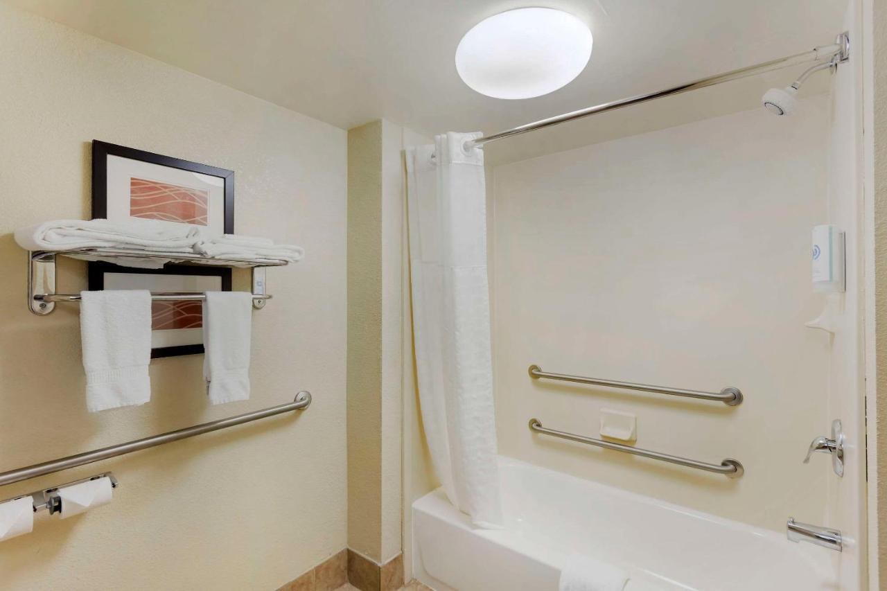  | Comfort Inn & Suites Carneys Point