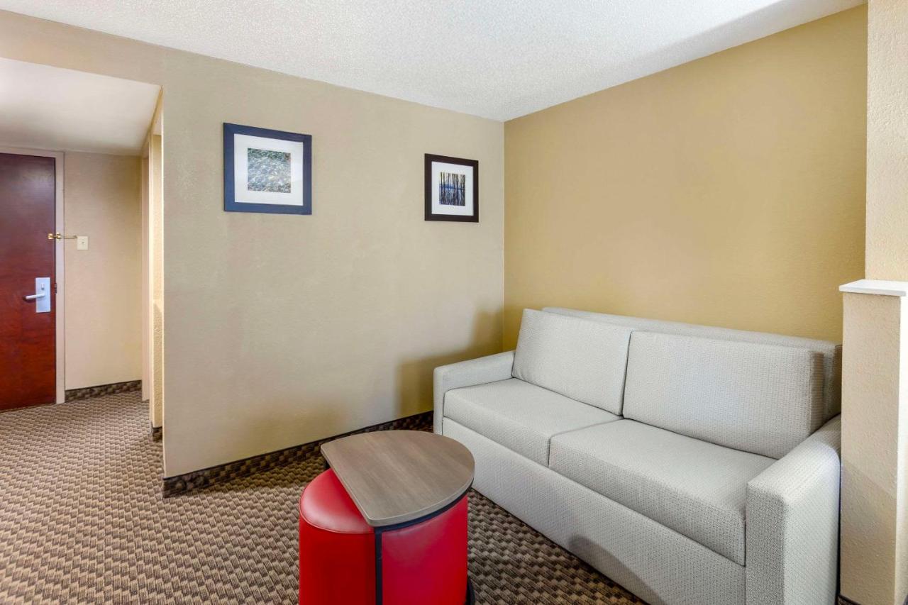| Comfort Inn & Suites Carneys Point