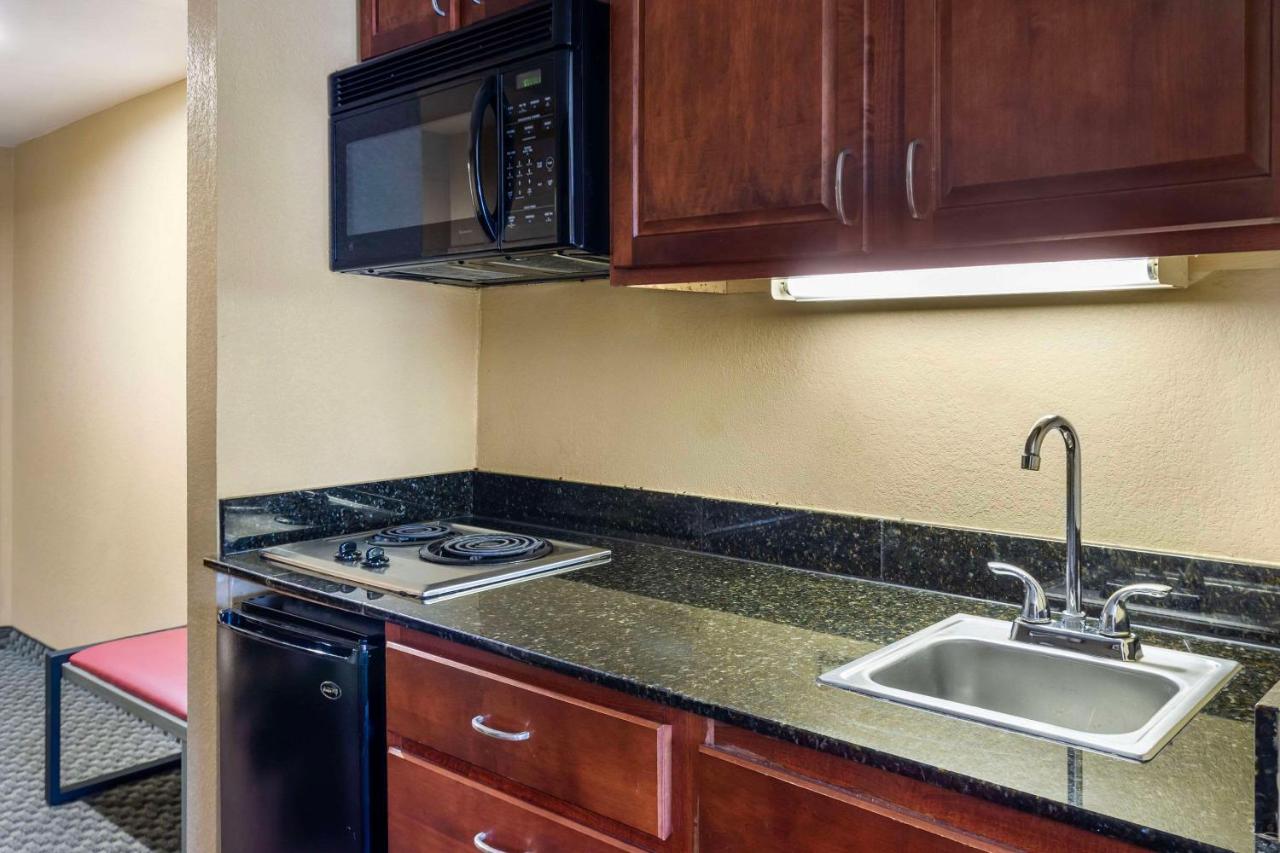 | Comfort Inn & Suites Carneys Point