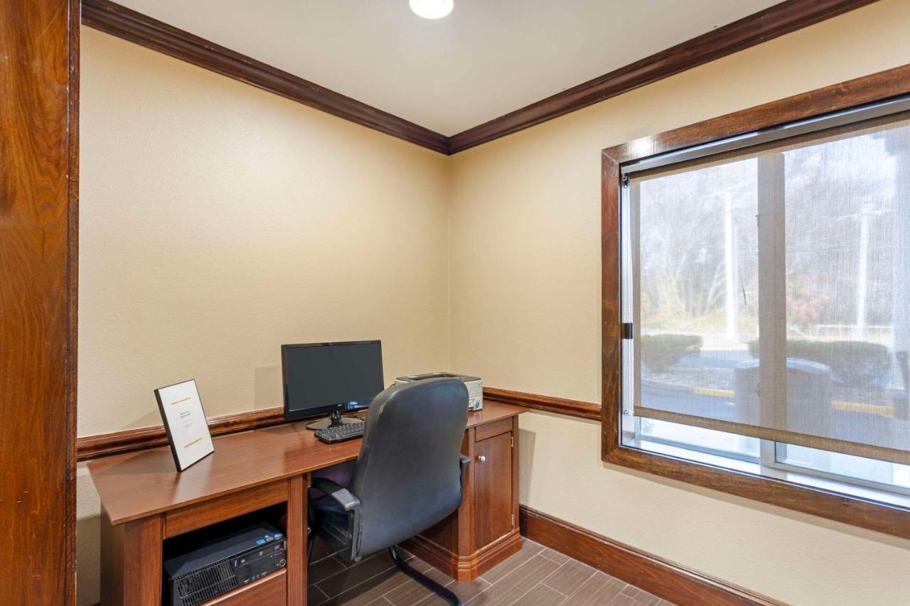 | Comfort Inn & Suites Carneys Point