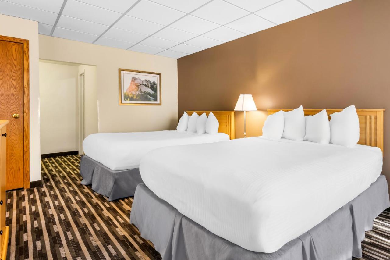 Queen Room with Two Queen Beds - Second Floor/Non-Smoking at Best Western Lee's Motor Inn