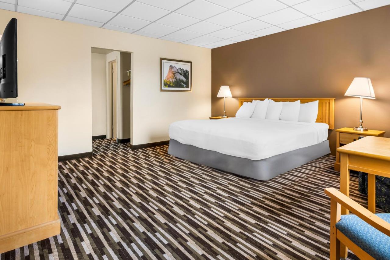 King Room at Best Western Lee's Motor Inn