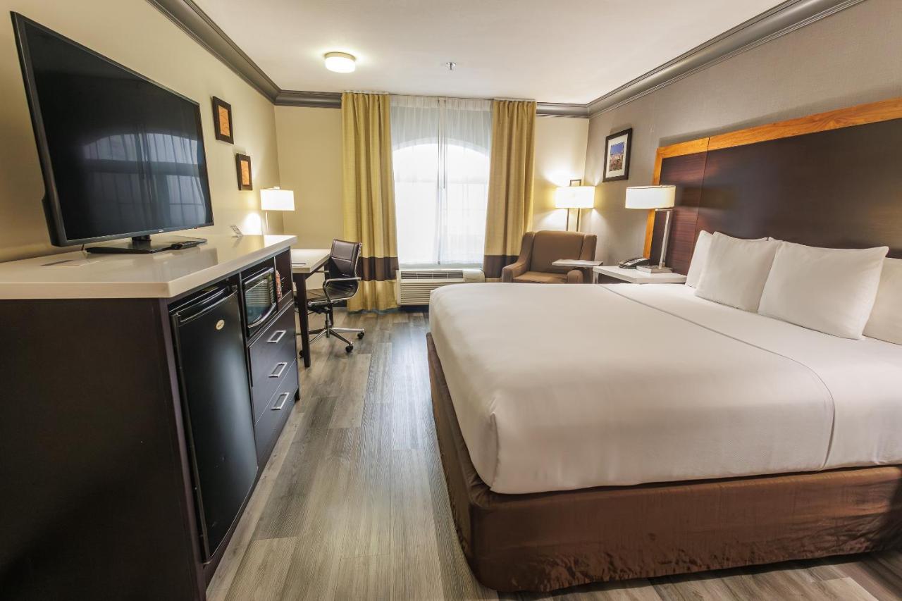 King Room - Non-Smoking at Comfort Inn & Suites Near Universal - N. Hollywood - Burbank