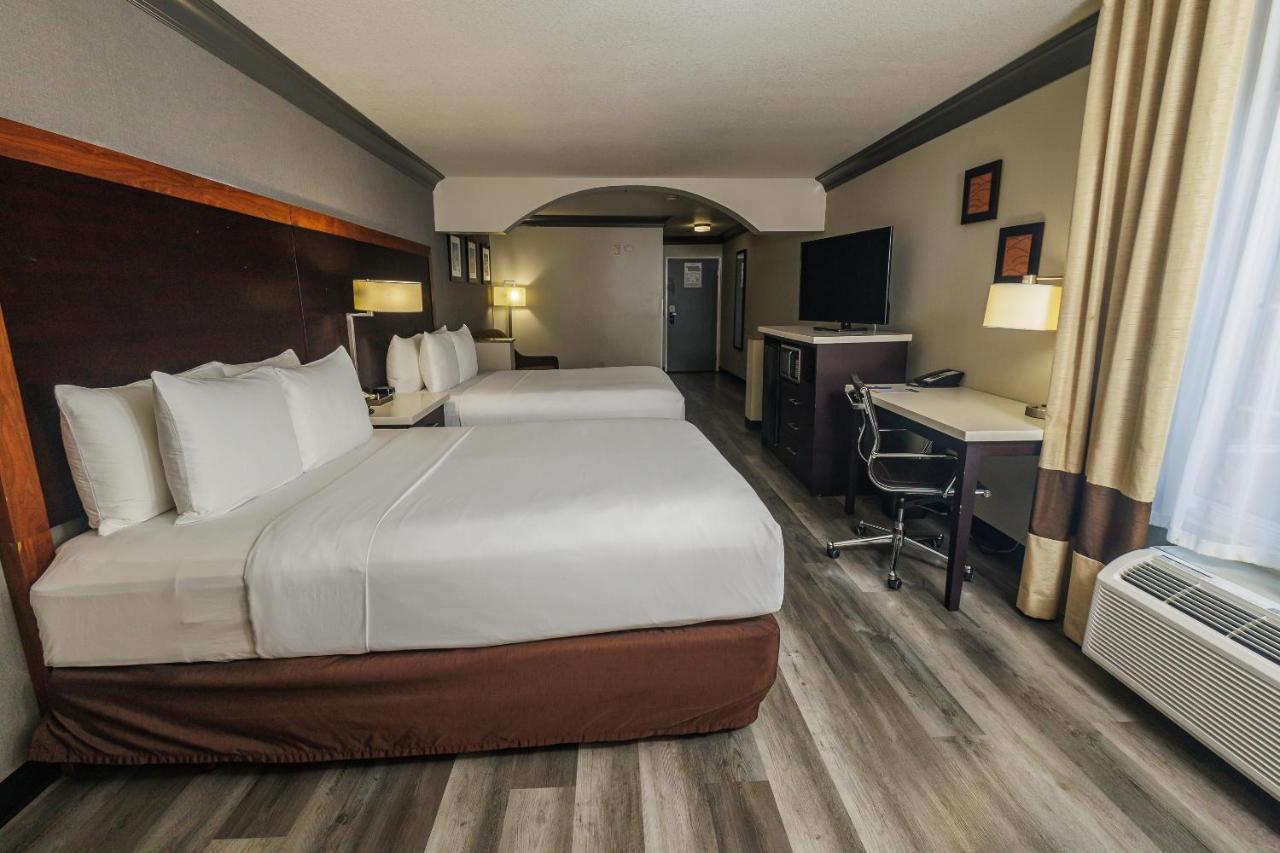 Queen Suite with Two Queen Beds - Non-Smoking at Comfort Inn & Suites Near Universal - N. Hollywood - Burbank