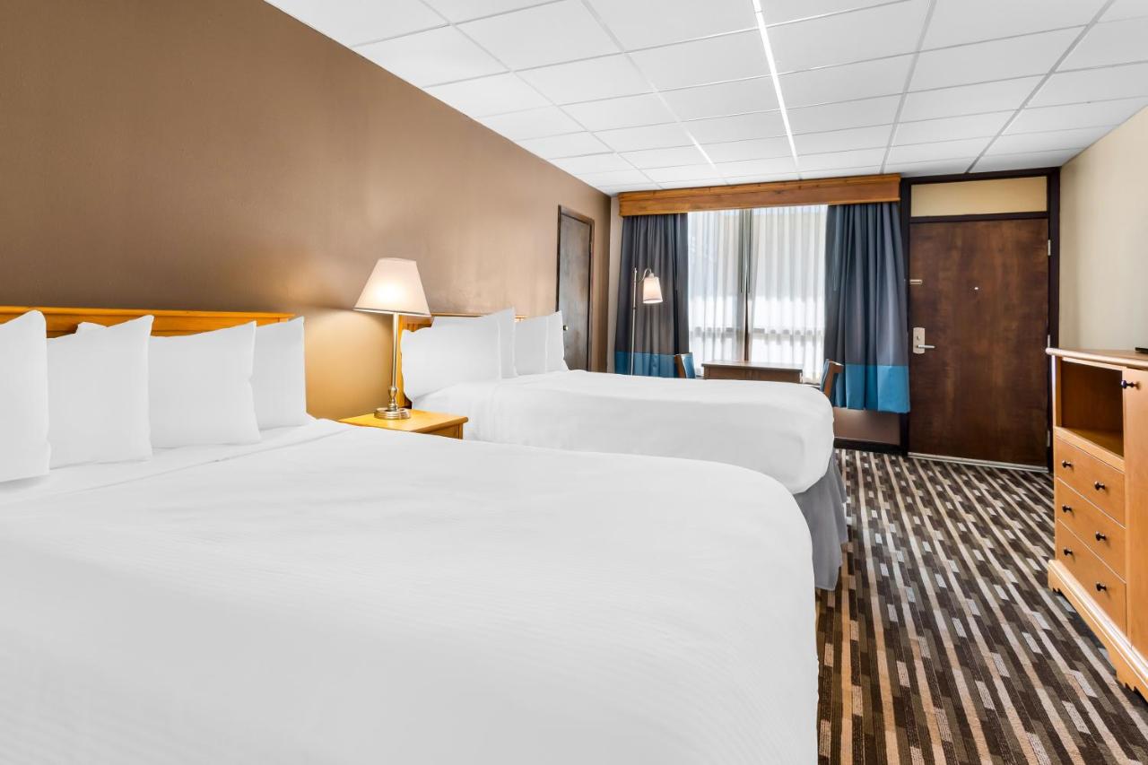 Queen Room with Two Queen Beds - Second Floor/Non-Smoking at Best Western Lee's Motor Inn