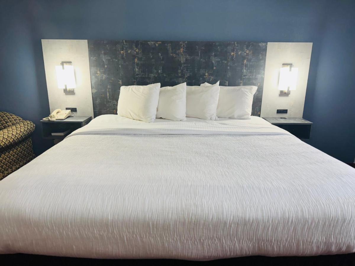 King Suite - Smoking at FairBridge Inn & Suites Cleburne