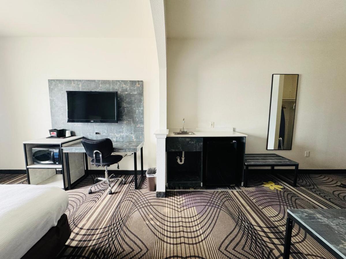 King Suite - Non-Smoking at FairBridge Inn & Suites Cleburne