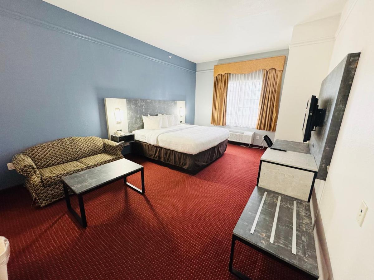 Executive Suite at FairBridge Inn & Suites Cleburne