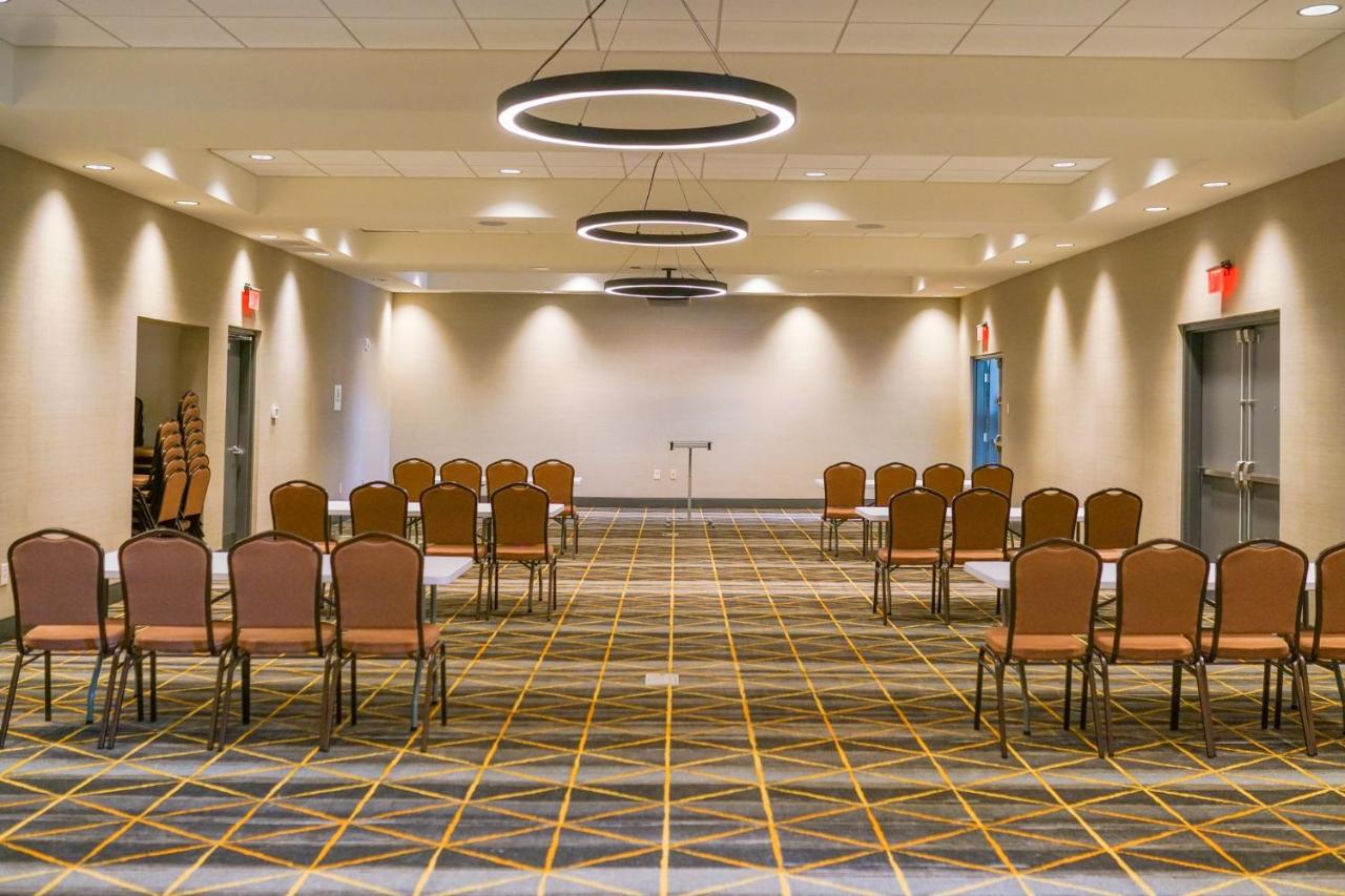  | Holiday Inn Hotel And Suites Fayetteville W-Fort Bragg Area, an IHG Hotel