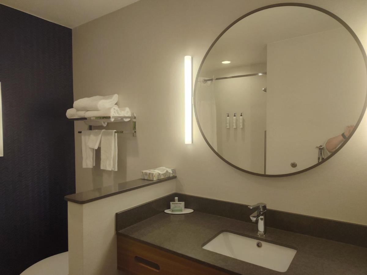| Fairfield Inn & Suites by Marriott Gainesville I-35