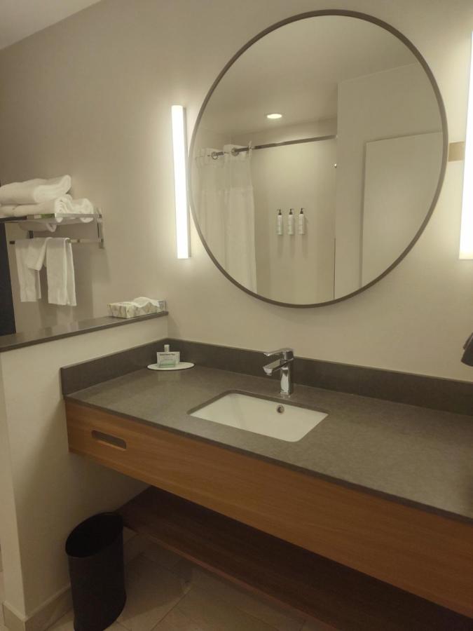 | Fairfield Inn & Suites by Marriott Gainesville I-35