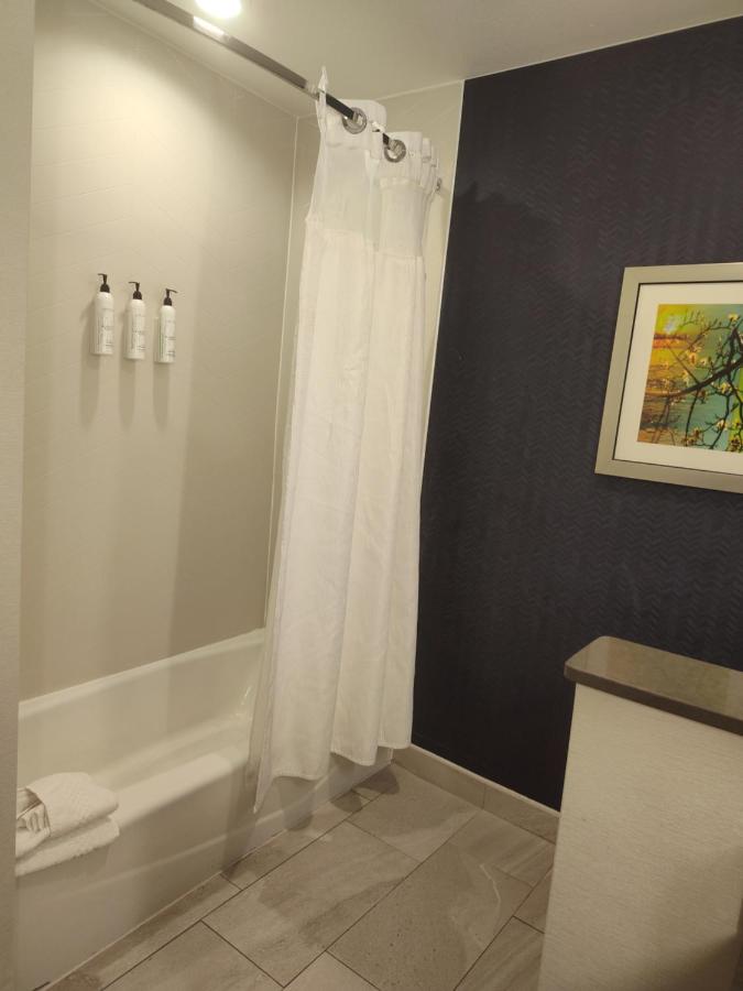 | Fairfield Inn & Suites by Marriott Gainesville I-35