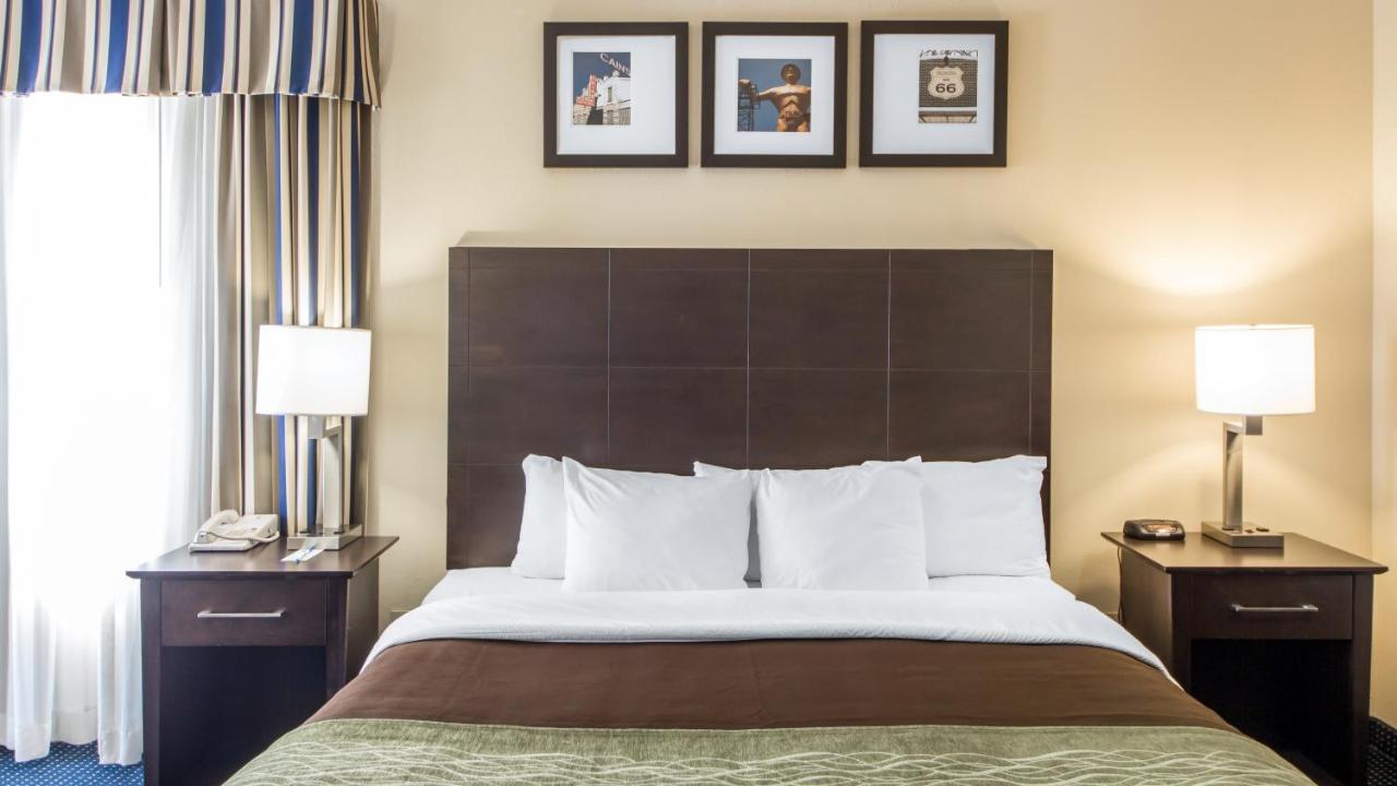 Deluxe King Room at Quality Inn Tulsa - Downtown West