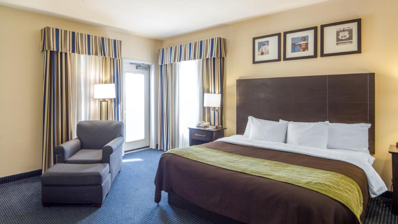 Deluxe King Room at Quality Inn Tulsa - Downtown West