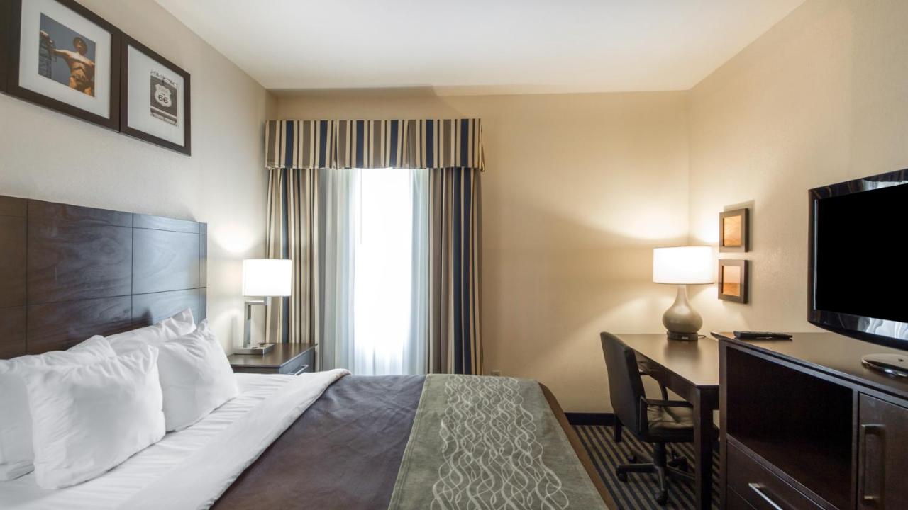 Deluxe King Room at Quality Inn Tulsa - Downtown West