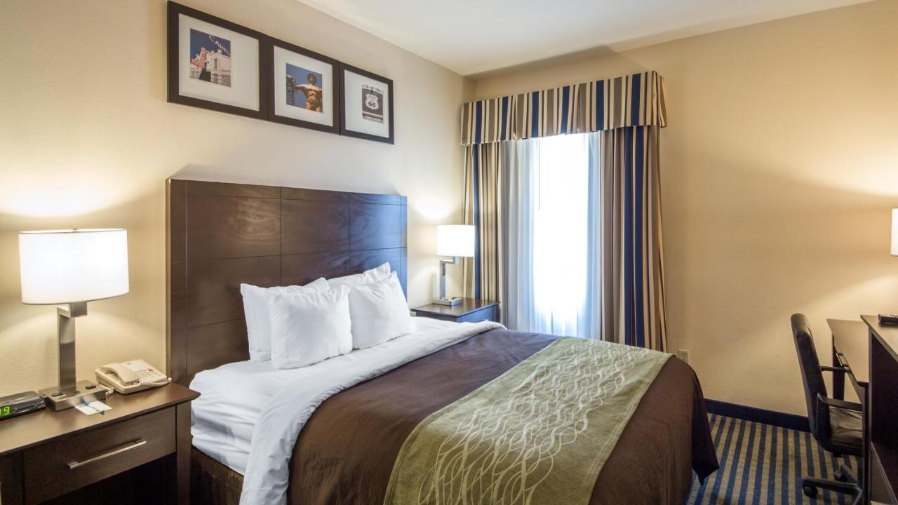 Deluxe King Room at Quality Inn Tulsa - Downtown West