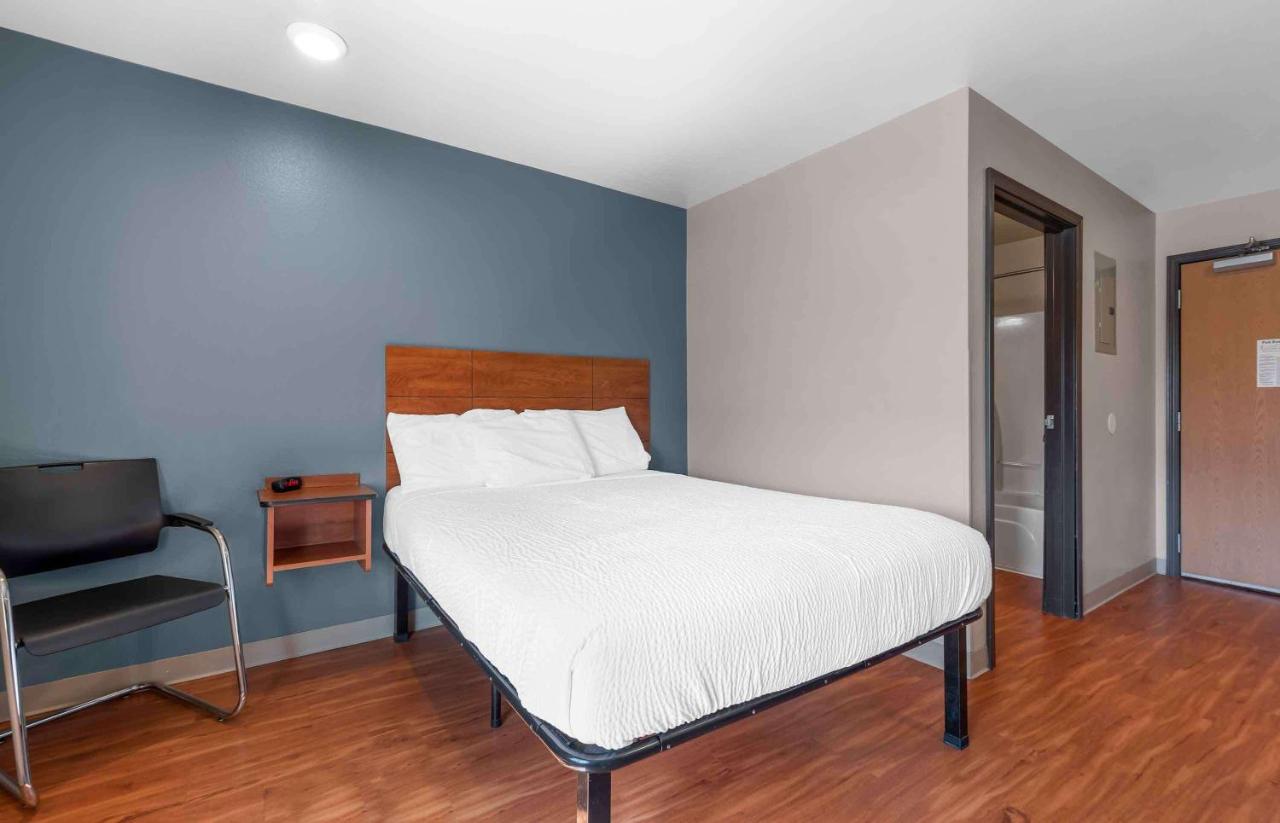 Standard Queen Room - Non-Smoking at Extended Stay America Select Suites - Colorado Springs