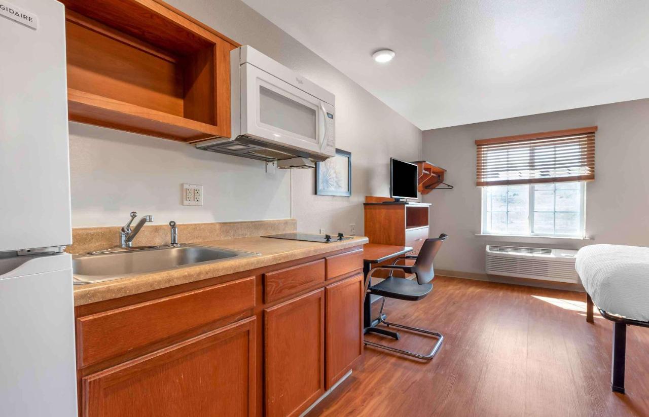 Standard Queen Room - Non-Smoking at Extended Stay America Select Suites - Colorado Springs