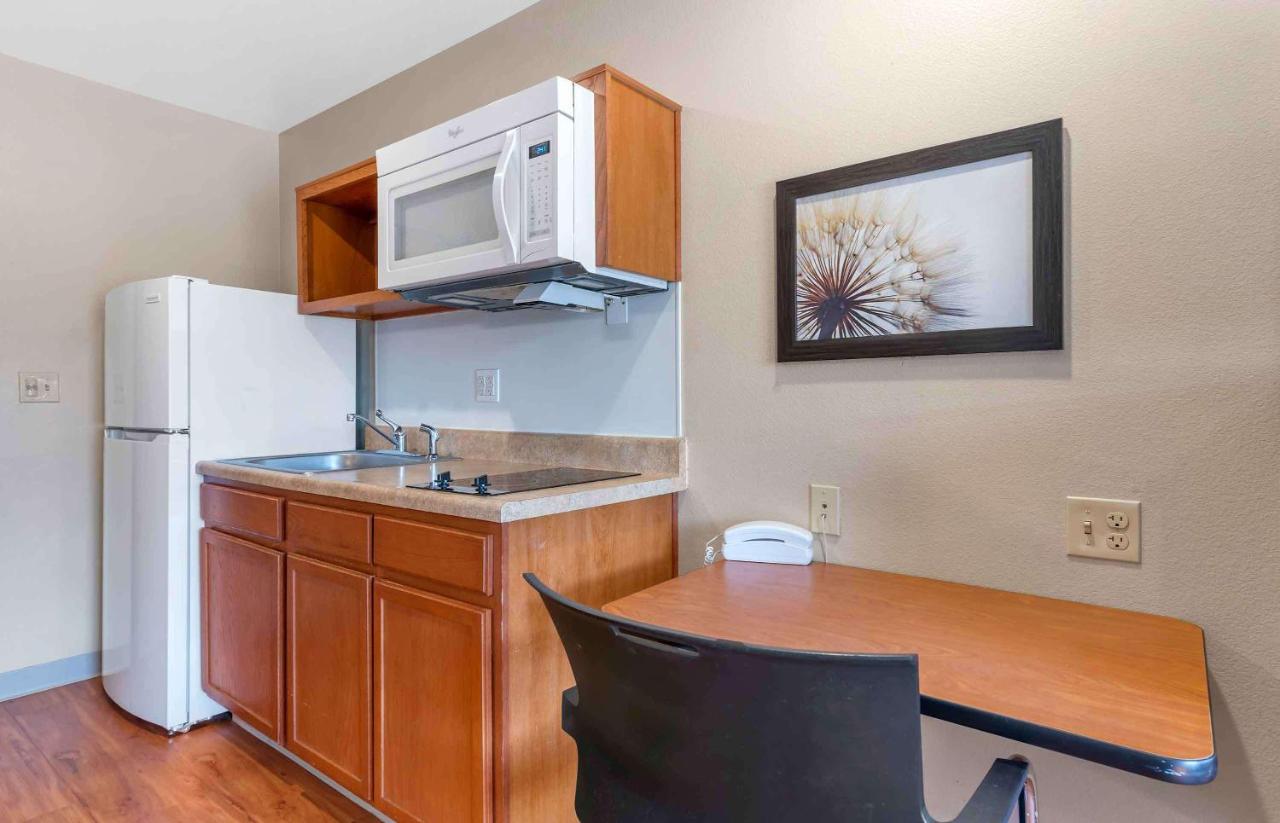 Standard Queen Room - Non-Smoking at Extended Stay America Select Suites - Colorado Springs