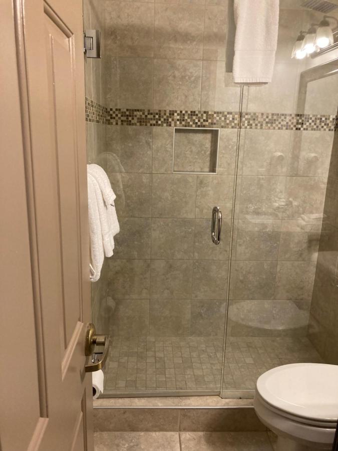 | Ashley Quarters Hotel